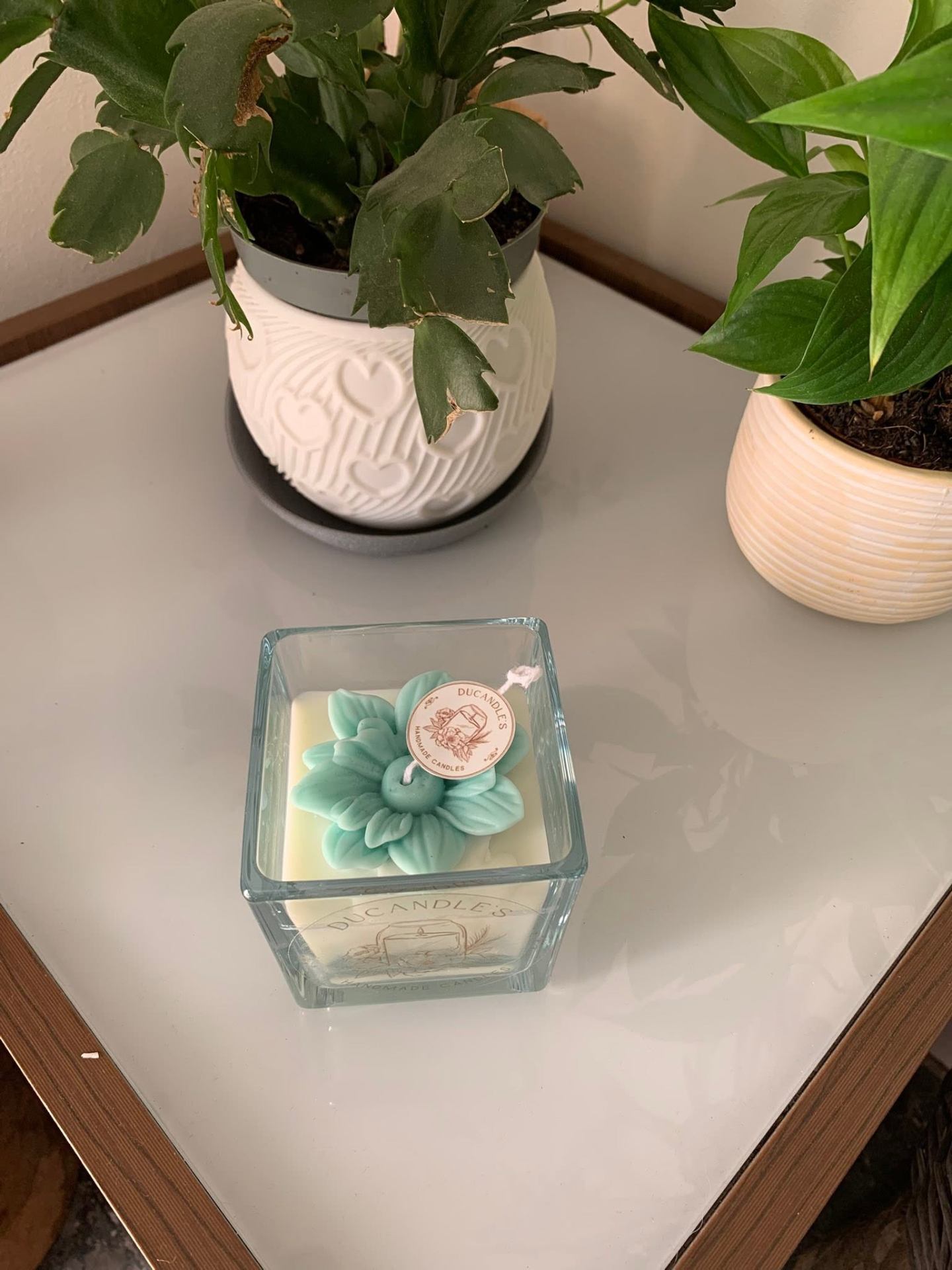 Cubo con fiore turchese